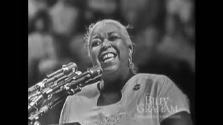 Miniatura del video "Ethel Waters - His eye is on the sparrow"