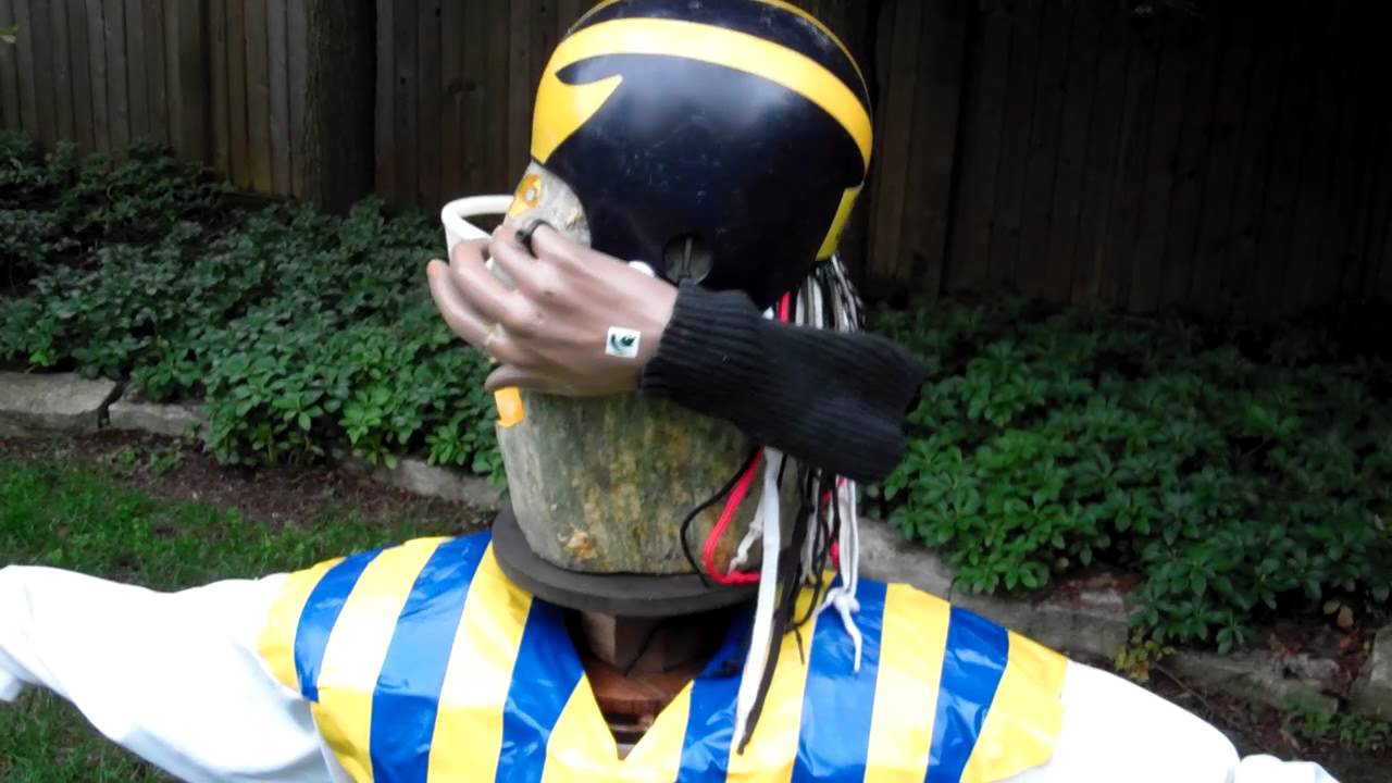 Shoelaces vs. Michigan State Halloween pumpkin YouTube