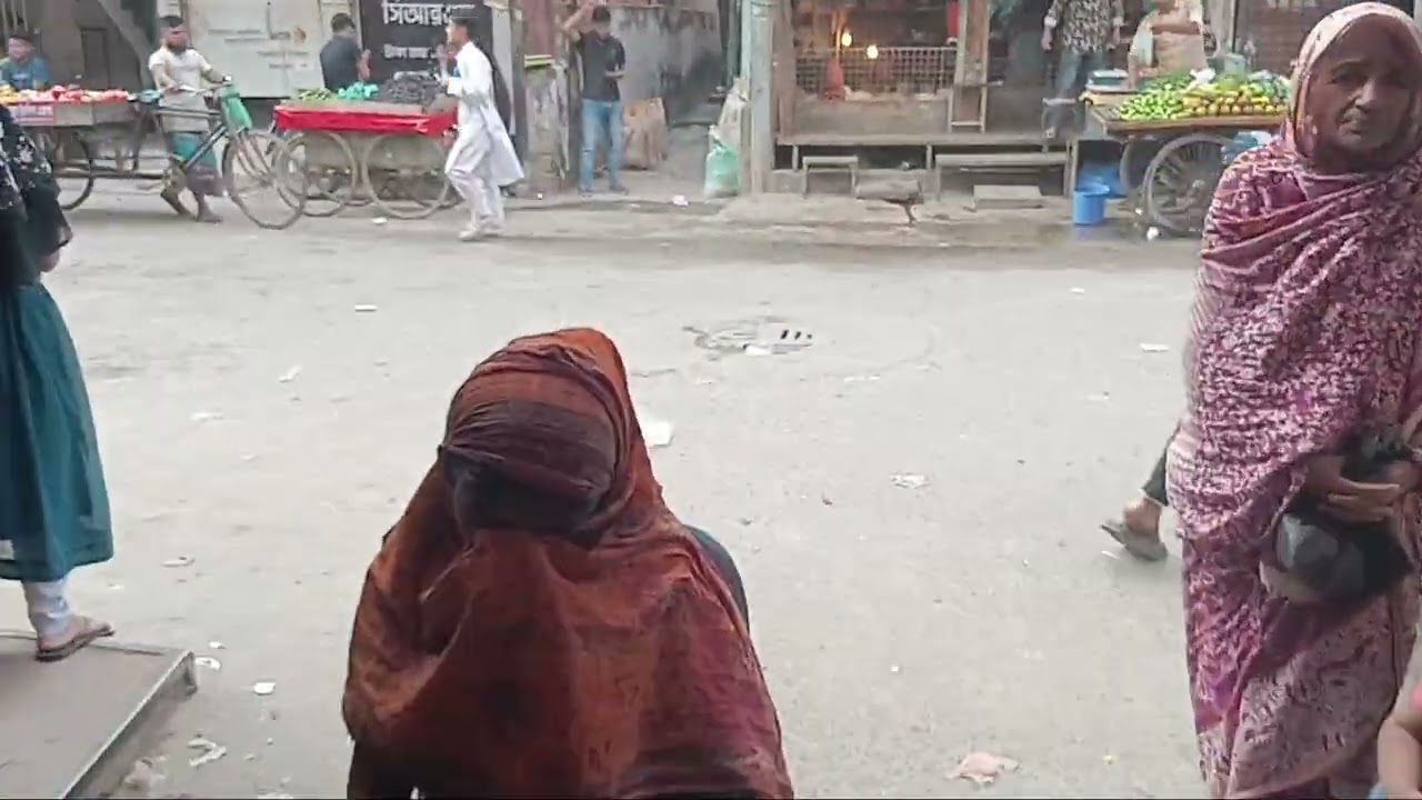 ফকির মোহাম্মদ মাসুম মাইজভান্ডারীর আব্বার মৃত্যুবার্ষিকীর তবারকের আয়োজনের দৃশ্য