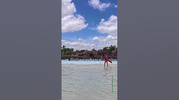 4K Impressive Wave Pool - Huge Tidal Waves at Disney
