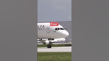 Hilarious ATC Moment! 😆 Delta pilot clashes with ATC on the tarmac! #aviation #travel