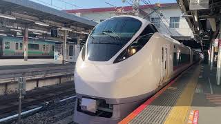 E657系K7編成が特急ひたち3号仙台行きとして上野駅8番線を発車するシーン　2025年4月5日8時00分撮影