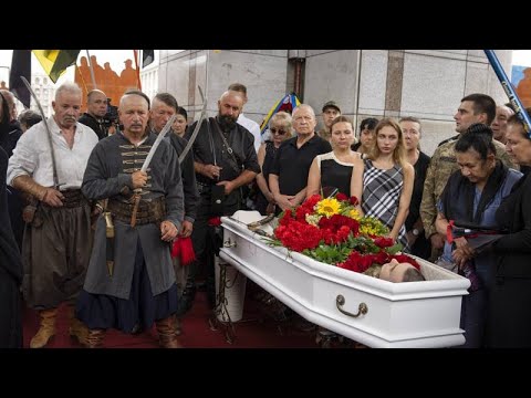 Похороны двух украинских солдат, погибших в результате российского обстрела