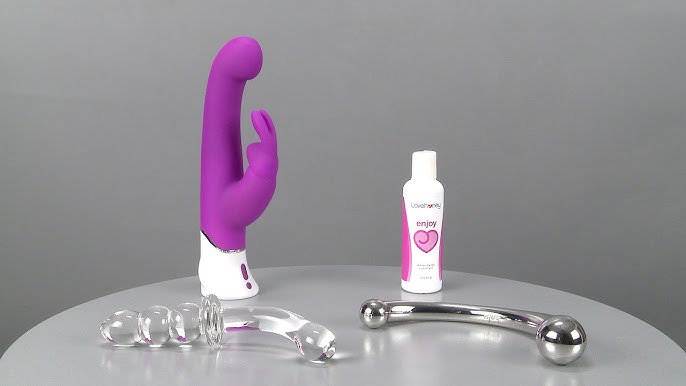 Ona oglining xonasini tozalaydi va jinsiy aloqada boladi. Bir yigit changyutgich bilan onanizm qiladi.