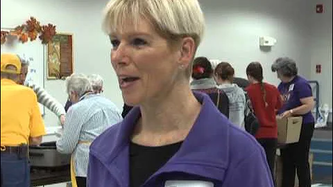 Volunteers serve Salvation Army's annual Thanksgiving dinner