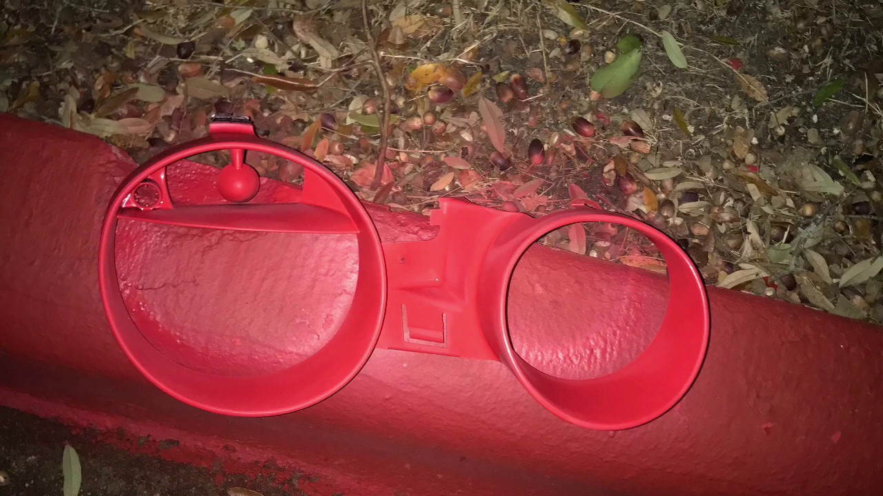 Red insert on Jaguar S type headlight