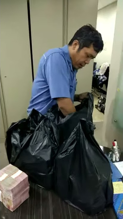 Duit milliaran dalam kantong kresek