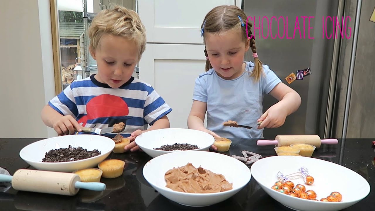 ⁣#KidsKitchen: Easy Halloween cupcake decorating for kids!