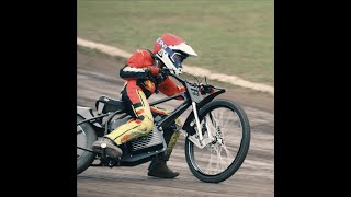 Making history. Electric speedway bike vs petrol. E-Racing Test rider Seth Norman.
