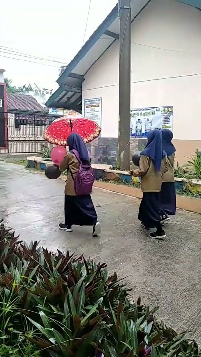 SUASANA HUJAN PULANG SEKOLAH PASCA PAS#short #shorts #video #smpmugu