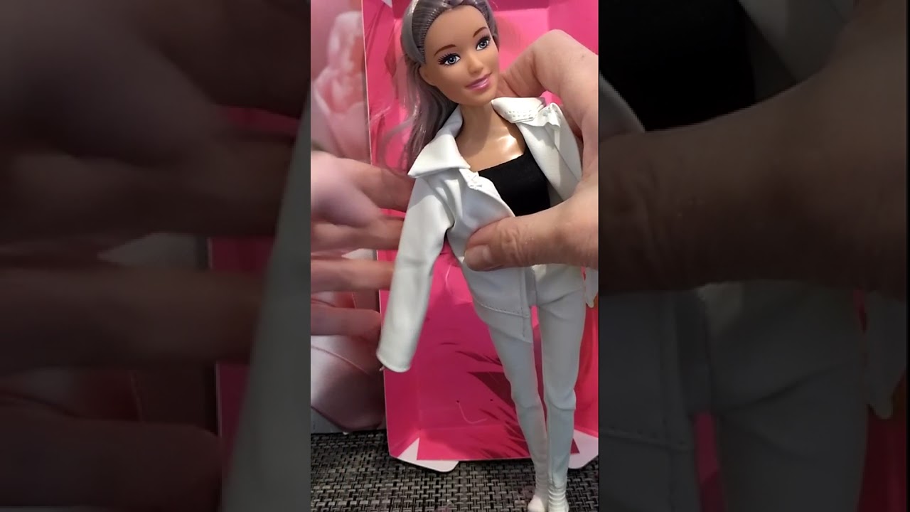 Кукла  аналог Барби в шикарном белом костюме  Распаковка и переодевание