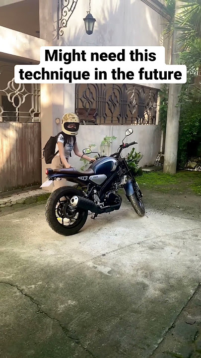 Quick bike turn #shorts #xsr155 #yamaha #yamahaxsr155 #motorcycle #girlrider #pumpitup