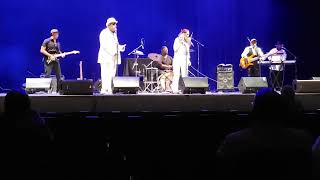 'I Want U Dance 4 Me' Live at the Saban Theatre