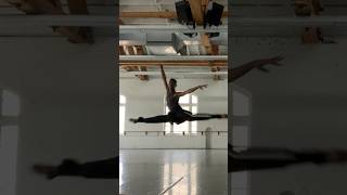 Jumping #pointe #ballerina #dancer #balletdancer #dualipa  #shorts #tiktok
