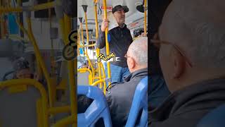 Este señor Predica en el SITP
