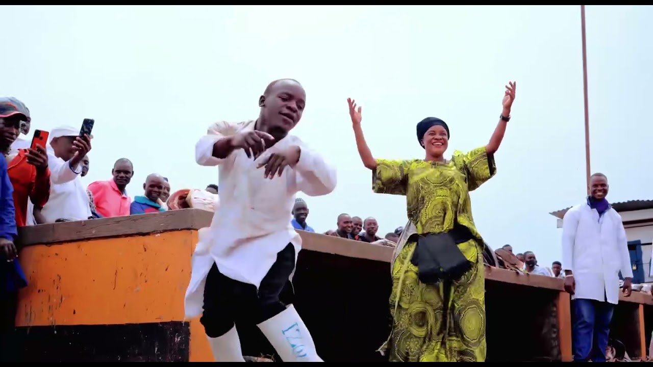 Tusimbudde  Gravity Omutujju Dance video ft Senga Justine Nantume