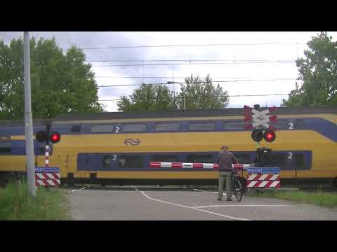 Spoorwegovergang Eindhoven//Dutch Railroad Crossing