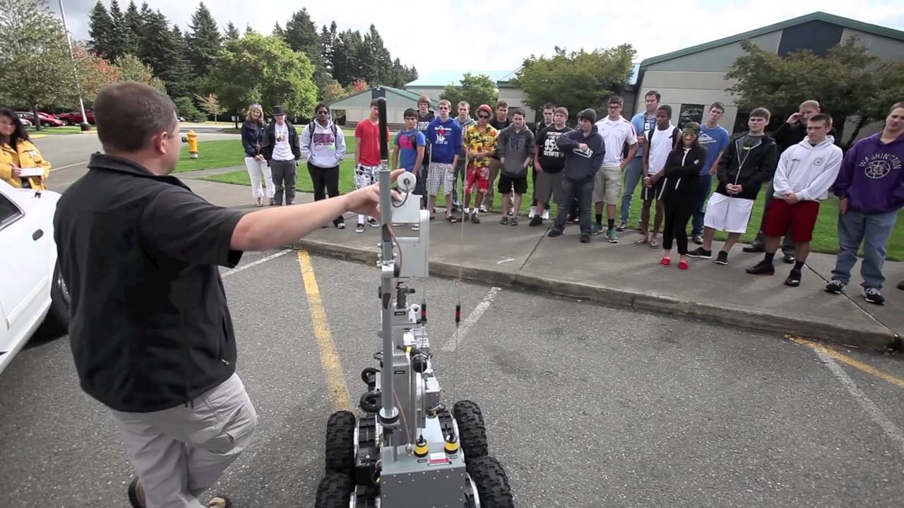 WSP Bomb Squad visits BHHS