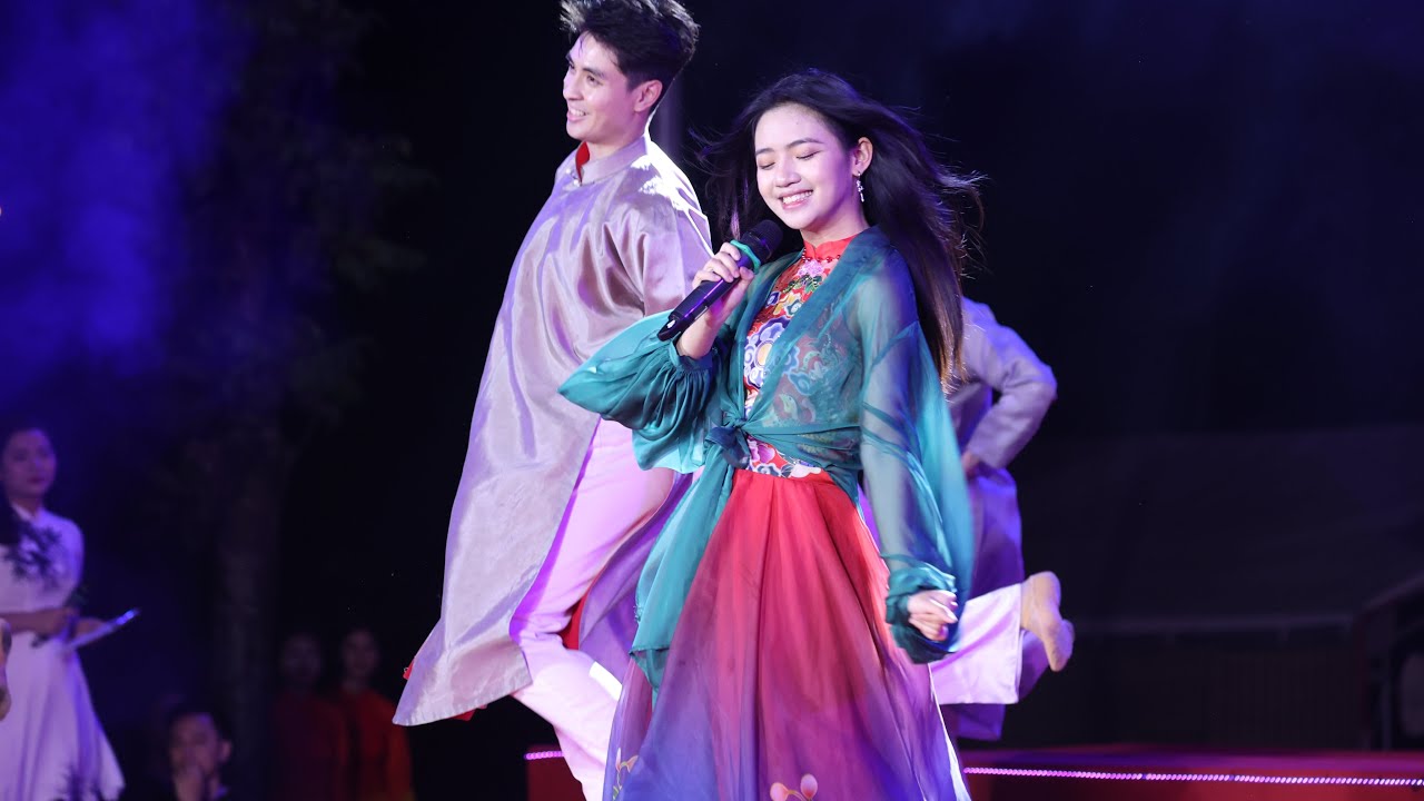 Ngọc Khánh Chi slayy với hit Lên chùa cầu duyên