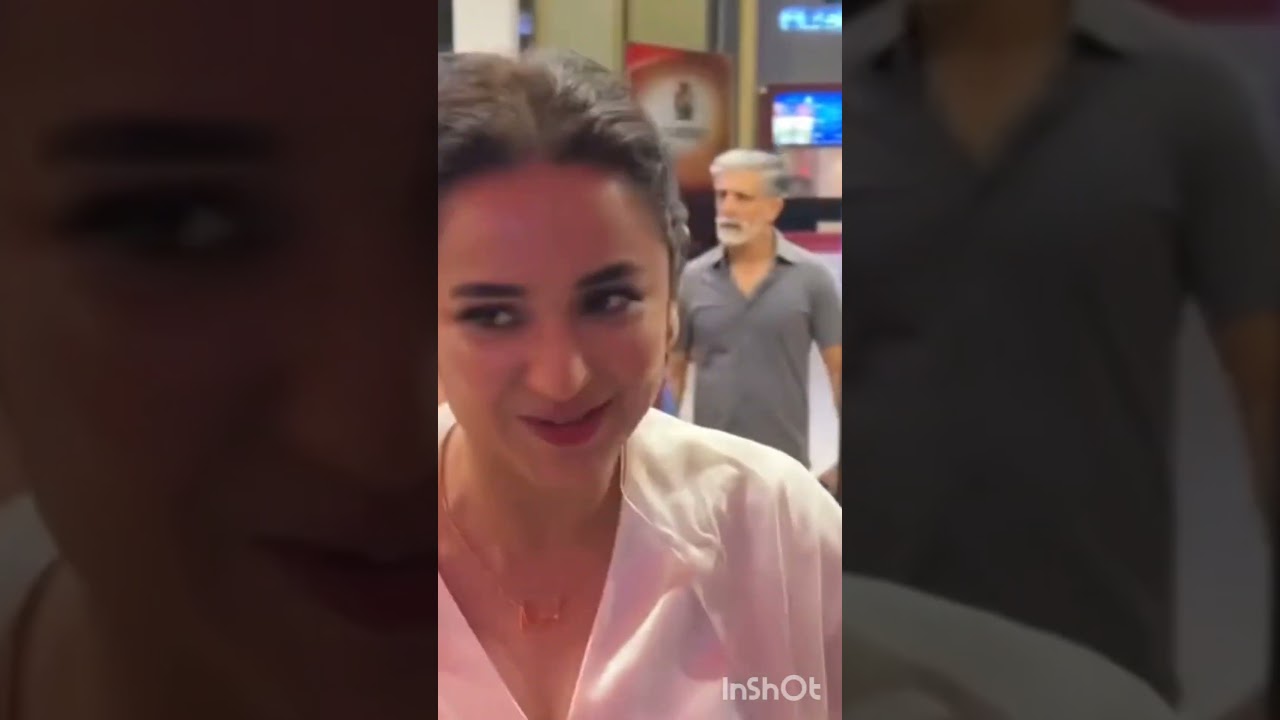 Yumna Zaidi arriving the premiere of film babylicious in Kachari Right now 