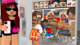 DEBBIE RETURNS & STALKS EZRA! *SHE HAS A NEW LOOK...HE'S IN TROUBLE* VOICE Roblox Bloxburg Roleplay by peachyylexi 48,735 views 1 month ago 32 minutes