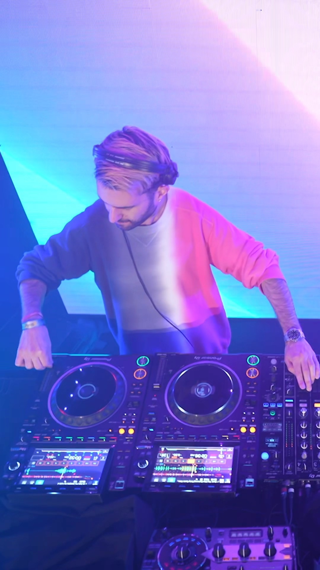 A-TRAKâïž A-TRAK is on another LEVEL ð³ #djset #liveset #atrak #a-trak