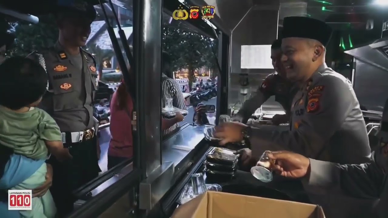 Polres Bogor bersama Cipayung plus dan BEM kab bogor berbagi ratusan takjil dan makan gratis