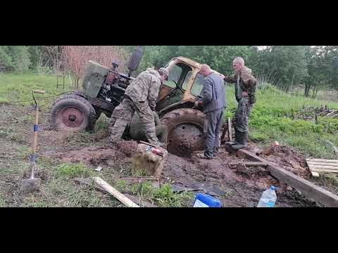 Видео: Трактора грязи не бояться
