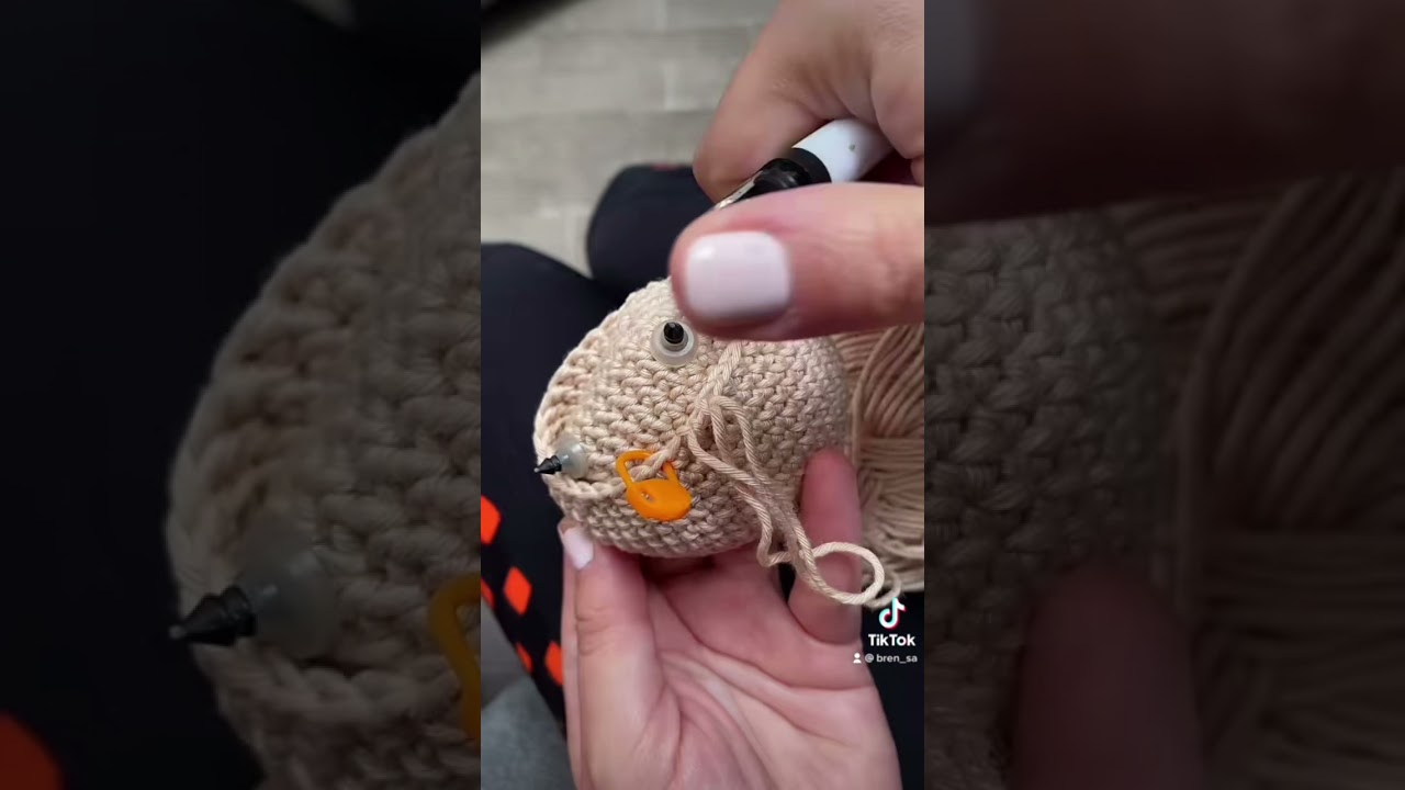 Cómo colocar ojos de seguridad en amigurumis. Muy fácil. 