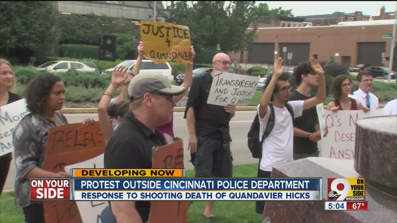 Protesters Assemble Outside Cpd District 1 Headquarters For Man Killed By Police Youtube