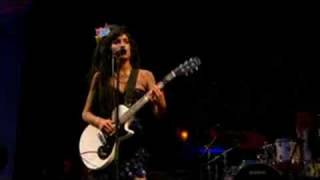 Video thumbnail of "AMY WINEHOUSE-Wake Up Alone (Live @ Glastonbury 2008)"