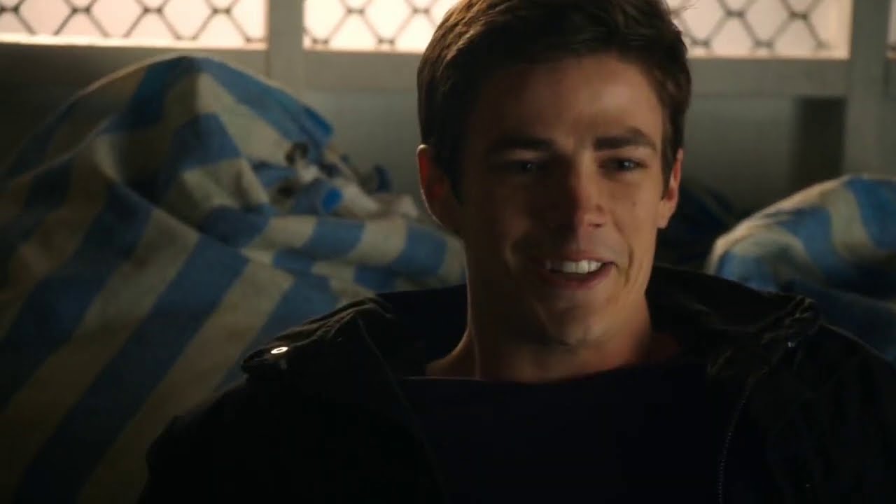 The Flash S01E01 | Barry Allen Becomes The Flash | Arrowverse - YouTube