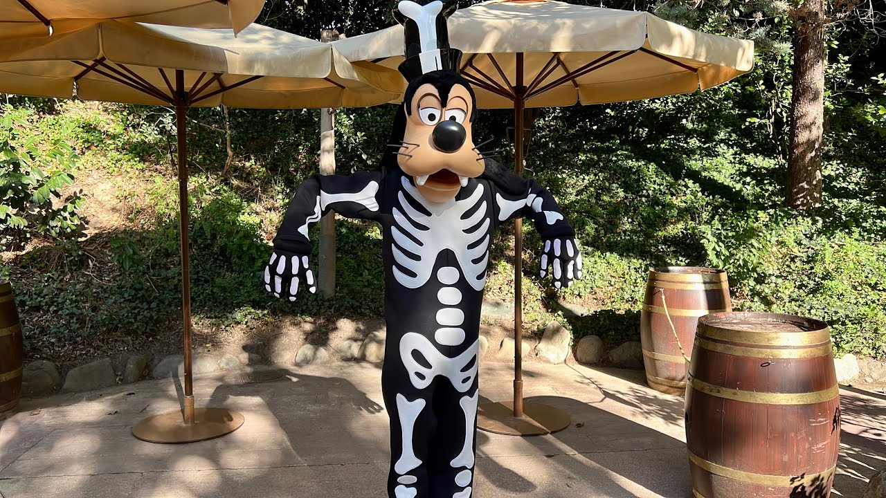 Skeleton Goofy Meet & Greet at Disneyland Paris for Disney Halloween