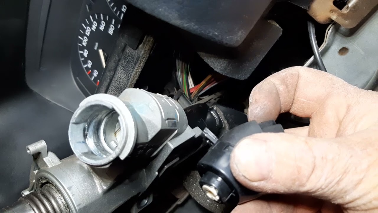 Înlocuirea contactului electric de pornire, la Golf 3.