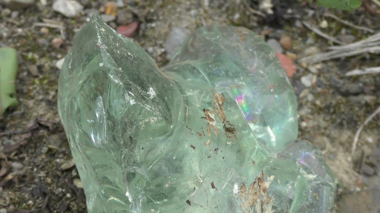 На руинах Знаменского стеклозавода.