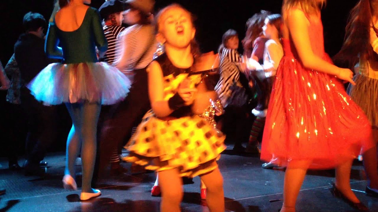 little girl dances like a pro 5 years. Дети танцуют YouTube