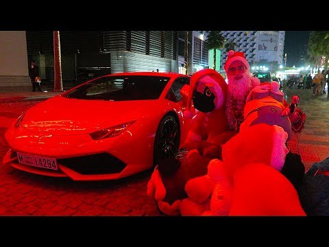 santa-giving-out-gifts-in-a-lamborghini-!!!-(ft.-n&a-productions)