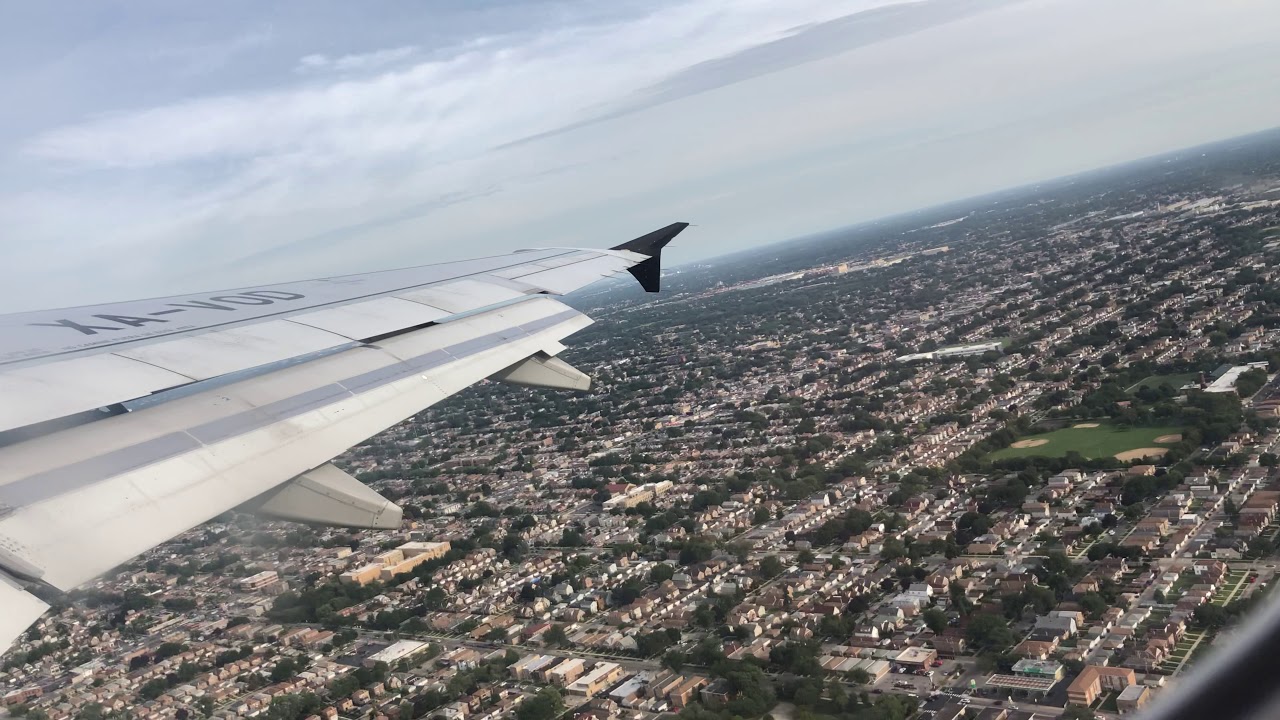 Aerolíneas Volaris despegando de aeropuerto de Chicago Midway
