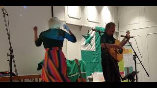 Kajto kantas dum la 99a Germana Esperanto Kongreso 2022 en Oldenburg (1/3)