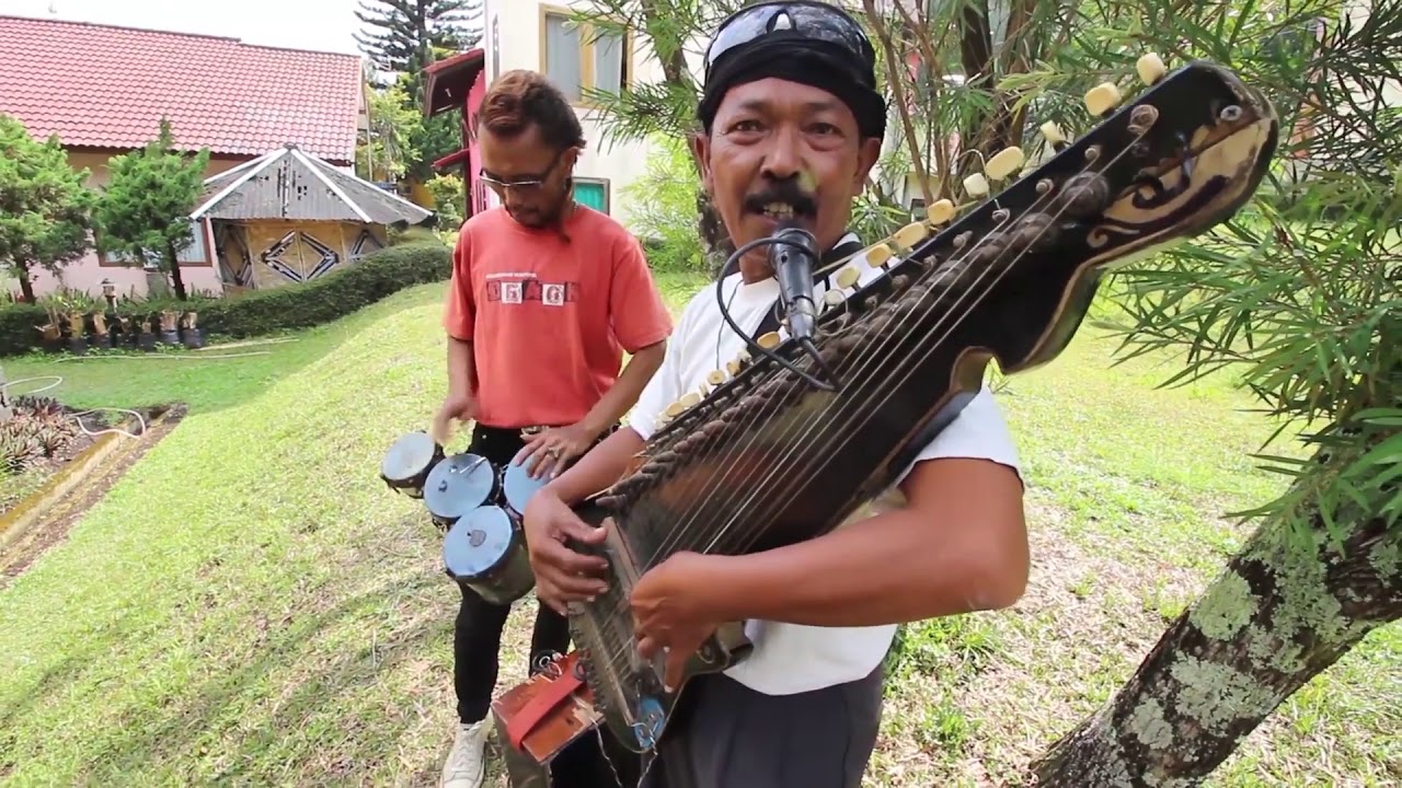 Pengamen Kacapi Sunda Suara Merdu!! Tukang Kendang Mantap