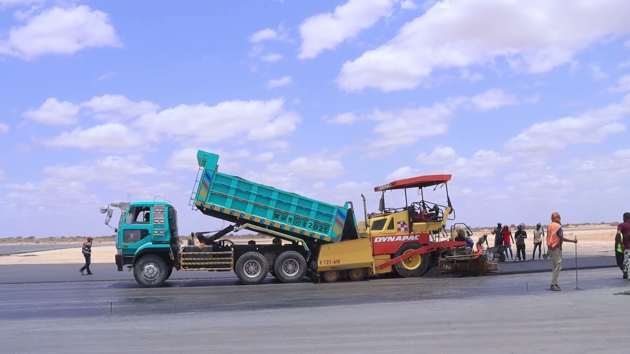 Dhismaha garoonka diyaaradaha magaalada Dhuusamareeb oo maraya meel wanaagsan..