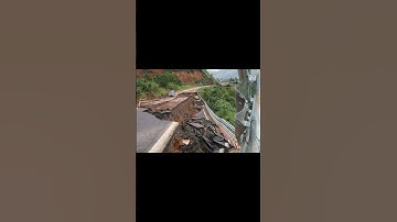 Đèo Khánh Lê bị xé toạc sau chuỗi sạt lở, sụt lún