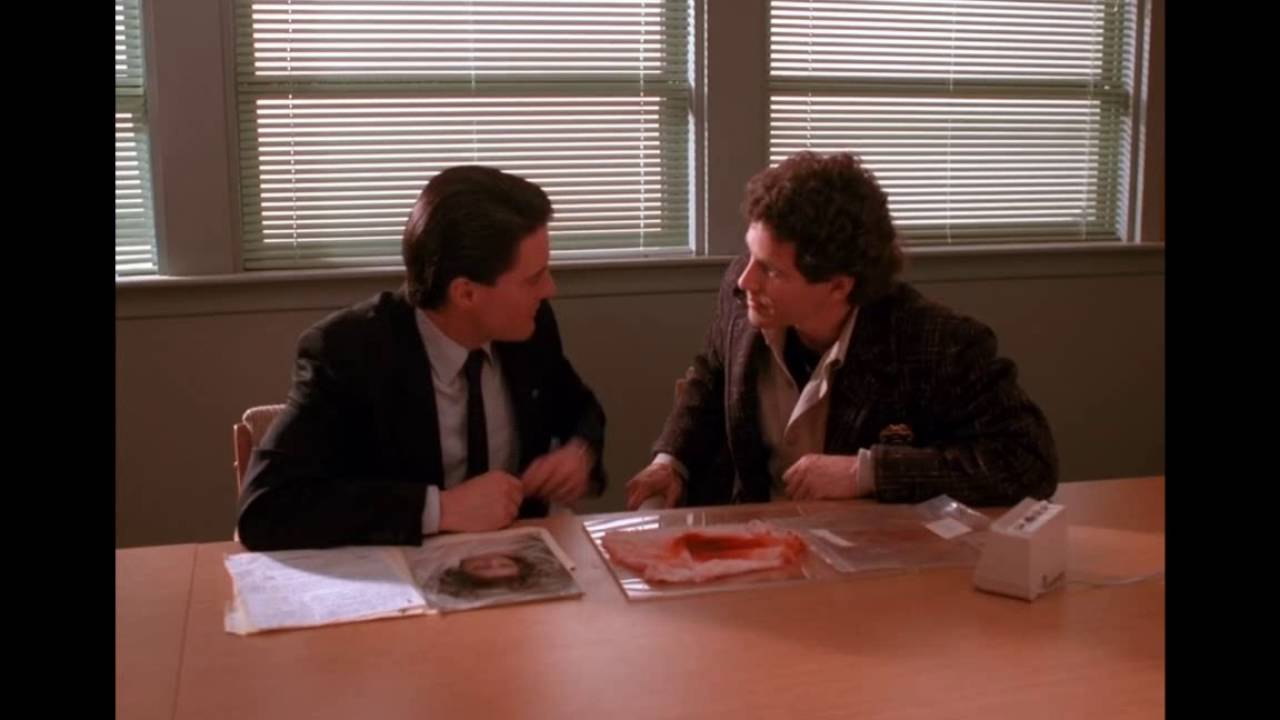 Агент Купер ущипнул за носик шерифа Гарри Трумэна - YouTube