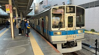 小田急電鉄2000形2057F 新百合ヶ丘駅発車