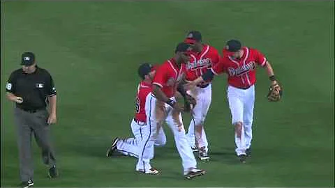 2012/04/27 Uggla's acrobatic play