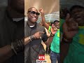 Accueillis en héros, les supporters sénégalais célèbrent leur fierté et l’amour du pays.
