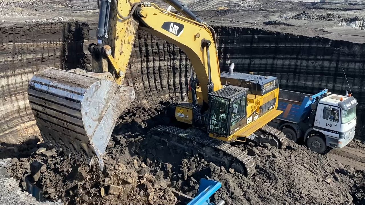 374d Excavator