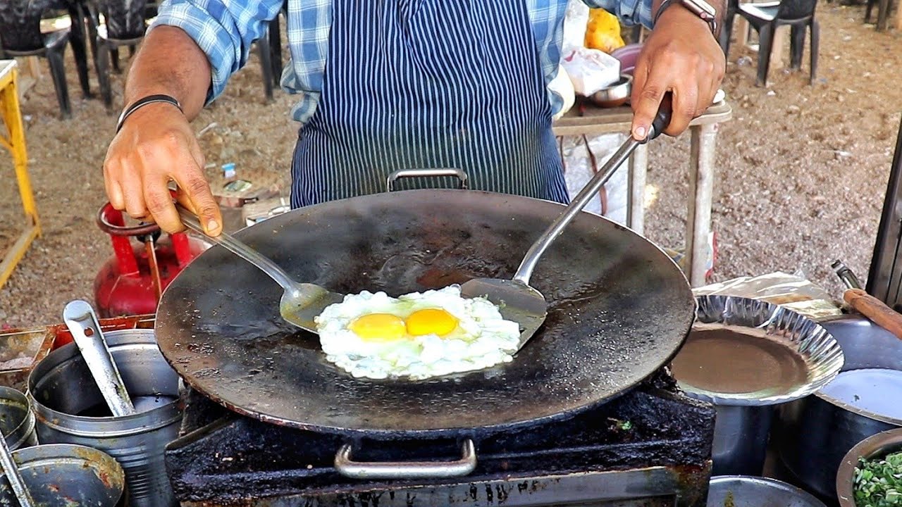 Roadside Three Layer Maharaja Egg Curry | Surat Famous Dish | Egg Street Food | Indian Street Food | Street Food Fantasy