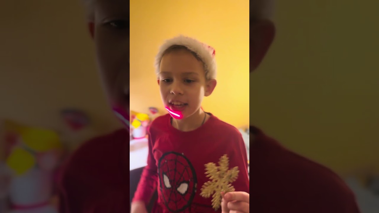 Новогодняя песня от Адриана🎄✨🥳🪅🍾 #клип #импровизация #елка #новыйгод