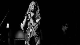 Allison Adams Tucker - Dos Gardenias Allison Adams Tucker - Dos Gardenias